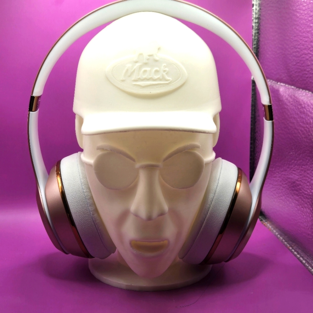 Dale gribble headphone stand